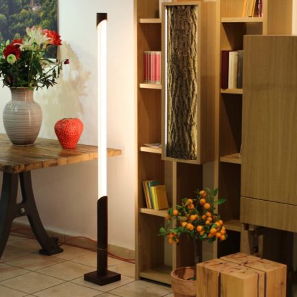 Vollspektrum-Tageslichtlampe “Gute Laune” aus Bambus und Holz, LED Stehlampe dimmbar, Tuneable White