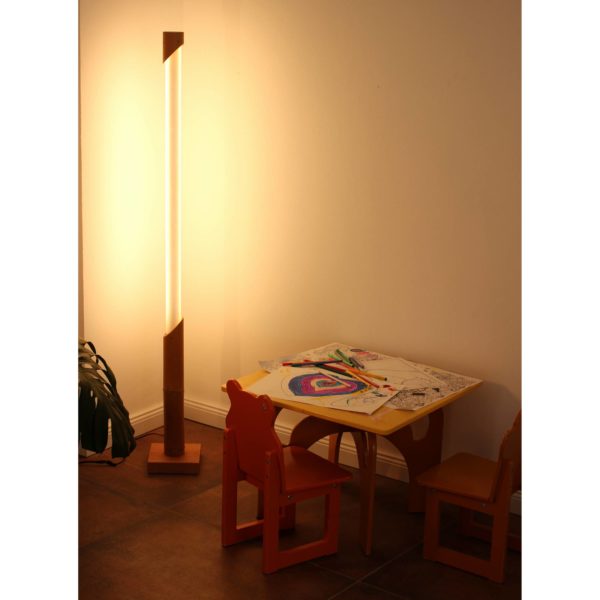 Tageslichtlampe aus Bambus und Holz im Kinderzimmer